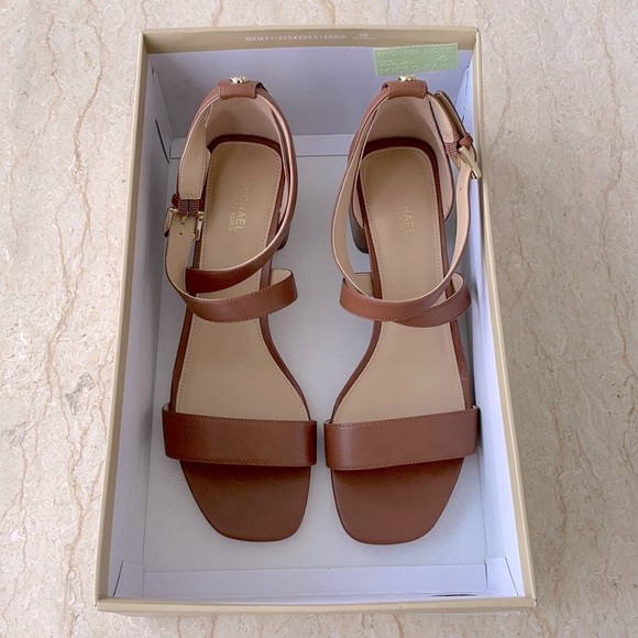 Brand new Michael Kors Shoes. Size 8.5 - Picture 2 of 7